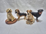 Lote de 4 enfeites na forma de cachorro em resina. Medindo o maior 11cm de altura.