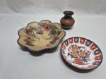 Lote de 2 petisqueiras e miniatura de vaso em latão e metal. Medindo o maior 19cm x 4cm de altura.