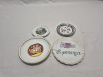 Lote de 4 pequenos pratos decorativos em porcelana diversa para decoração. Medindo o maior 10,5cm de diâmetro.