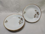 Jogo de 5 pratos fundos de massa, sopa em porcelana Renner Medaillon floral com friso ouro. Medindo 22cm de diâmetro.