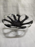Lindo centro de mesa, fruteira em vidro de murano incolor e preto. Medindo 23cm x 12,5cm de altura.
