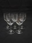 Jogo de 5 taças de licor em demicristal lapidado. Medindo 4cm x 10cm de altura.