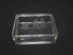 Linda caixa retangular em cristal tcheco com lapidação na tampa. Medindo 12cm x 9,5cm x 4cm de altura.