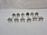 Jogo de 6 descansos de talher em prata 90 trabalhada. Medindo 9,5cm x 3cm de altura.