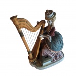 Melody in Motion, caixa de música em porcelana pintada à mão, Seiji Nakame, não foi testada a caixa musical,  20 x 14, Alt. 19cm.