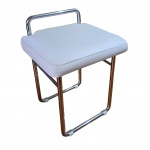 Banquinho em couro franco e pernas tubulares em inox, 39 x 35, Alt. 54 cm,