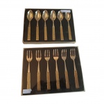 Doze talheres para sobremesa by Silver Ware Prestige Collection com cabos dourados em sua embalagem original, 6 garfos e 6 colheres, Com. 15 cm.