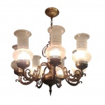 Luminária de teto em bronze, para 7 luzes, braços retorcidos com mangas  em vidro fosco lapidado com bordas babadas, Alt. 74, Diam. 50 cm.