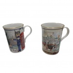 COLECIONISMO - Duas canecas inglesas em porcelana Sadler policromada , London Heritage Collection, Picadilly e Horseguards, 10 x 7 cm.