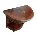 Mesa de encostar bombée com uma gaveta central, decorados com marcheterrie, pernas apoiadas em prateleira, laterais e saia inferior decoradas em bronze, 73 x 42, Alt. 77 cm.