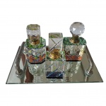 Terno de perfumeiros em cristal dito `arco íris` e uma bandeja espelhada com duas asas (as asas oxidadas), Alt. 12 e 11 cm. e 25 x 14 cm.