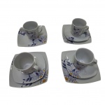 Quatro xícaras para chá com 3 pires e 4 pratos para sobremesa em porcelana policromada com flores, 8 x 8,  e 16 x 16 cm.