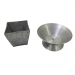 Par de cachepots o circular em metal prateado, quadrado em aço, 21 x 10 - 13 x 13, Alt. 12 cm.