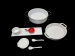 Seis peças em porcelana sendo:2 travessas,  1 manteigueira e 2 colheres brancas leitosas, 1 régua Casserole com pequeno ramequin, 1 travessa vermelha Casserole. Diam. 22, Alt 10  a 29 x 9 cm.