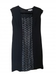 Vestido tubinho Tam. 46 by Jacqueline Ferté em poliéster preto, frente rendado.