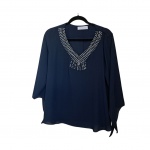 Blusa feminina Tam. 44 by Rogério Costa 100% poliéster na cor marinho com decote bordado em pedrarias.
