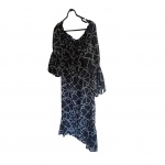 Vestido Tam. M. by Le Lis Blanc com estampa navy sobre fundo preto.