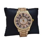 Relógio feminino Michael Kors analógico em aço dourado, funcionando.