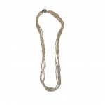 Colar de pérolas, torcido com 4 fios, ditas "grão de arroz, fecho de metal prateado, Com. 25 cm.