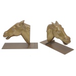 Serre livre representando cabeça de cavalo em bronze dourado. 15 x 20 x 8 cm.