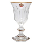 IMPERIO BRASILEIRO. BARÃO DE PORTO FELIZ  (Presenteado) - Belo copo com pé, em grosso cristal da Boêmia, lapidado e ornado por facetas e gomos, e realçado por filetes a ouro. Bojo em corneta, ornamentado à frente por coroa policromada com cruz ao topo. Haste sextavada reta, interrompida por anelados no estilo. Base acompanhando o formato. 14 cm. Mínimo bicado na borda