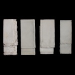 Lote constando de  67 guardanapos em tecidos, modelos e bordados variados e distintos: 12 com bordado de flor (44 x 44 cm), 18 brancos (47 x 45 cm), 16 (48 x 47 cm) e 21 (38 x 38 cm).