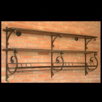 Paneleiro de parede em ferro. Prateleiras em madeira. 80 x 180 x 30 cm. Esta disponivel para ser visto. Esta disponivel para ser visto. Este lote encontra-se na Granja Julieta, SP. Retirada com agendamento antecipado em nosso Escritório do Leilão  11.5044.1228.