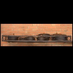 Paneleiro de parede em ferro. Acompanham 6 panelas e 1 travessa (Panelas da Vovó A legítima). Marca da manufatura no fundo das peças. 12 x 134 x 80 cm. Paneleiro de parede em ferro. Prateleiras em madeira. 80 x 180 x 30 cm. Esta disponivel para ser visto. Este lote encontra-se na Granja Julieta, SP. Retirada com agendamento antecipado em nosso Escritório do Leilão  11.5044.1228