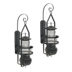 Par de lanternas de parede de ferro pintado de preto. 51 x 17 x 16 cm.