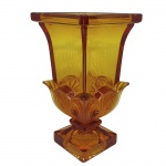Moser. Czechoslovakia. Séc. XX - Vaso em cristal na cor âmbar.  25 x 14 x 14 cm.