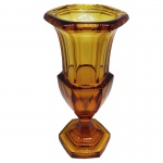 Moser. Czechoslovakia. Séc. XX - Vaso em cristal na cor âmbar.  25.5 x 12.5 x 12.5 cm.