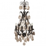 Lustre para 6 lâmpadas em cristal de rocha e metal preto. 80 x 40 cm. Para a retirada desse lustre se faz necessário aguardar o prazo de 5 dias úteis, com agendamento prévio em nosso escritório, no telefone: 11.5044.1228