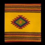 Capa de almofada em Old Kilim, 100% lã, feita a mão. Desenhos geométricos nas cores amarela e marrom. Made in Turquia. Peças nova, sem uso. 41 x 41 cm.