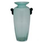 Vaso em vidro na cor azul celeste. 27 x 15 cm.