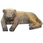 JUCA - Escultura em madeira nobre, representando leopardo. 44 x 85 x 45 cm. Necessita de restauro em uma das patas e limpeza.