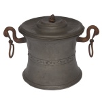 Balde para gelo de estanho com alça em formato de pato. 19 x 35 cm. Sinais de uso e do tempo.