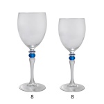 Conjunto de taças em cristal translucido e com detalhes em azul claro, sendo: 8 taças para água (20 x 7 cm), 8 taças para vinho tinto (18 x 7 cm)