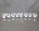 JOGO COM 8 TAÇAS PARA VINHO BRANCO EM CRISTAL COM LAPIDAÇÃO LOSANGO.MEDIDA: 7 CM D X 14  CM DE ALTURA