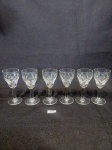 JOGO COM 6 TAÇAS PARA LICOR  EM CRISTAL COM LAPIDAÇÃO LOSANGO.MEDIDA:  4 CM D X 9 CM DE ALTURA