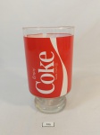 ANTIGO E GRANDE COPO/TAÇA COM TEMÁTICA DA COCA COLA EM VIDRO COM BASE REFORÇADA. MEDIDA: 9,5 CM D X 17 CM DE ALTURA