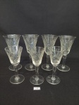 JOGO DE 7 TAÇAS  4 DE APERITIVO E, 3 LICOR EM CRISTAL LAPIDAÇÃO LOSANGO EM DOIS TAMANHOS. MEDIDA: 6 CM D X 14 CM DE ALTURA, MENOR 4,5 CM D X 11 CM DE ALTURA