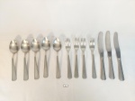 PARTE DE FAQUEIRO MARCADO  AÇO EBERLE   12 PEÇAS , COMPOSTO 5 COLHERES DE SOPA, 4 GARFOS DE MESA, 3 FACAS DE MESA, CABO LISO
