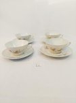 JOGO DE CHÁ EM PORCELANA REAL COM DECORAÇÃO FLORAL E FRISO DOURADO COMPOSTO  4 XÍCARAS DE CHÁ E 4 PIRES SENDO 2 COM MICROBICADOS NA PARTE DE BAIXO DO PIRES.MEDIDA: 10 CM D X 4,5 CM DE ALTURA, PIRES 14 CM D