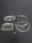 4 PEITSQUEIRAS EM VIDRO TRANSLÚCIDO EM TAMANHOS E MODELOS DIVERSOS. MEDIDA:  MAIOR 23,5 CM D X 10,5 CM DE LARGURA, MENOR 20 CM X 13 CM DE LARGURA