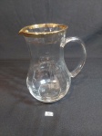 JARRA PARA ÁGUA/SUCO EM CRISTAL FACETADO  COM BORDA DOURADA,APRESETNA PEQUENA  PERDA NO DOURADO DA BORDA. MEDIDA: 10 CM D X 20 CM DE ALTURA