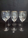 JOGO COM 6 TAÇAS DE VINHO TINTO EM CRISTAL COM BORDA DOURADO, COM DESGASTE NO DOURADO DA BORDA. MEDIDA: 6 CM D X 21,5 CM DE ALTURA