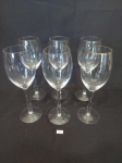 JOGO COM 6 TAÇAS DE VINHO TINTO EM CRISTAL COM BORDA DOURADO, COM DESGASTE NO DOURADO DA BORDA. MEDIDA: 6 CM D X 21,5 CM DE ALTURA