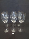 JOGO COM 6 TAÇAS DE VINHO BRANCO EM CRISTAL COM BORDA DOURADO, COM DESGASTE  NA DOURAÇAO.A. MEDIDA: 5,5 CM D X 21 CM DE ALTURA