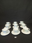 JOGO COM 9 XÍCARAS DE CAFÉ EM  PORCELANA BRANCA SCHMIDT, SENDO 1 COM MICRO BICADO. MEDIDA: XÍCARA 7 CM D X 5 CM DE ALTURA, PIRES 11 CM D