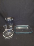 LOTE COMPOSTO POR 1 TRAVESSA RETANGULAR EM VIDRO TEMPERADO MARINEX, 1 MEDIDOR EM VIDRO, 1 POTE DE MANTIMENTOS, 1 TRAVESSA REDONDA E 1 SALEIRO. MEDIDA: TRAVESSA 34 CM DE COMPRIMENTO X 21 CM DE LARGURA, 5 CM DE ALTURA, TRAVESSA REDONDA 17 CM D X 6 CM DE ALTURA, MEDIDOR 7,5 CM DE D X 10,5 CM DE ALTURA, SALEIRO 8 CM DE ALTURA X 3,5 CM D, POTE 22 CM DE ALTURA X 12 CM DE LARGURA